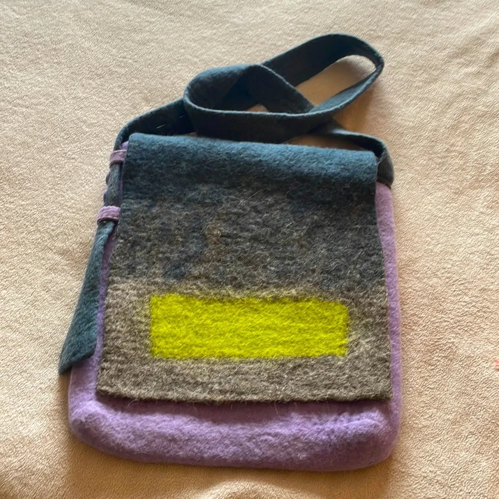 Handcrafted Nepalese Wool Felt Shoulder Bag – Unique Artisan Design